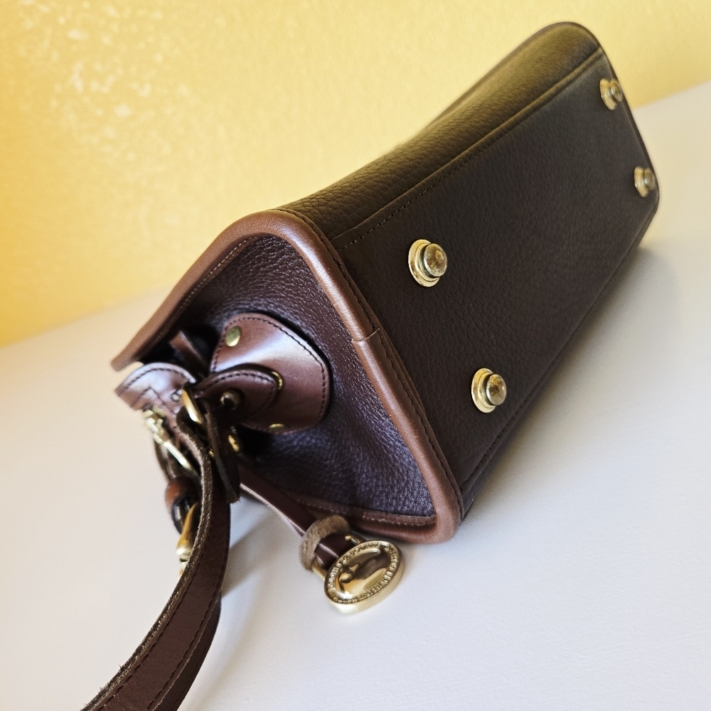 Vintage Dooney & Bourke Brown Zip Top Front Buckle Pebbled Leather Crossbody Bag - Picture 9 of 15